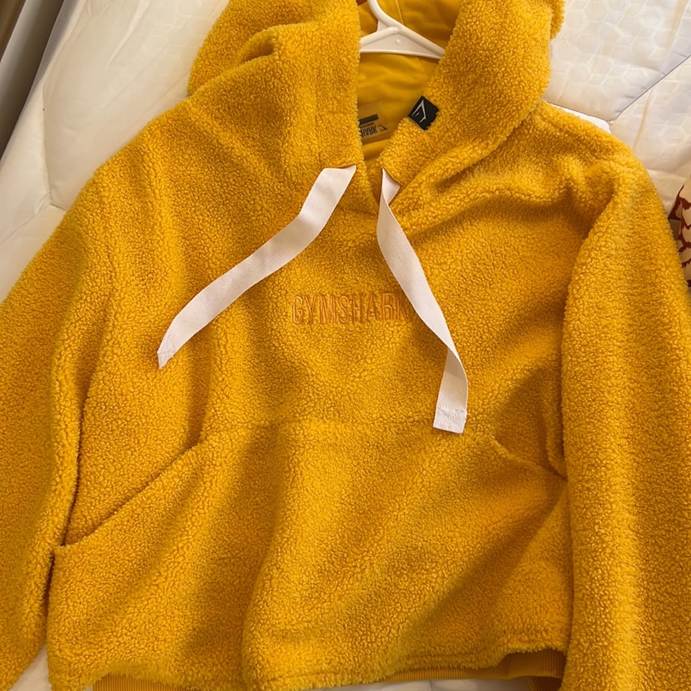 GYMSHARK CROPPED FUZZY SWEATSHIRT